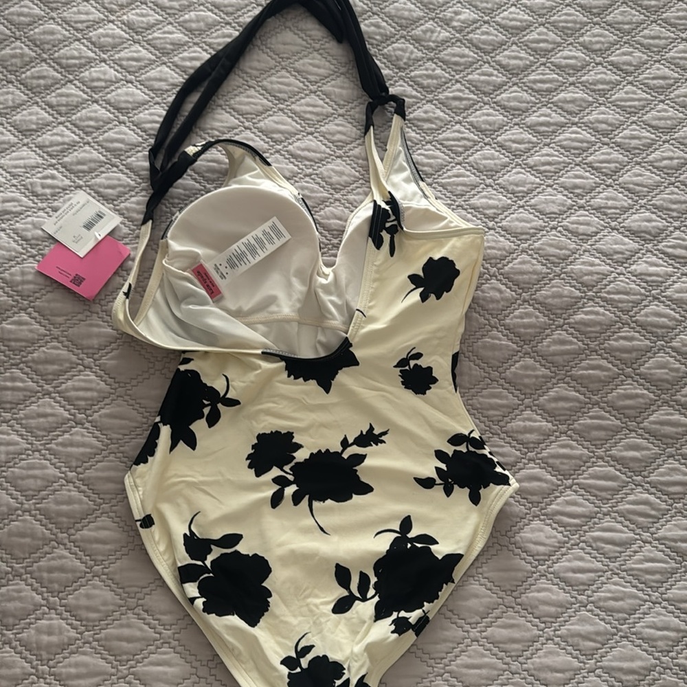 KATE SPADE ONE PIECE SWIMSUIT,
Perfect for summer getaways and trips - Picture 7 of 9